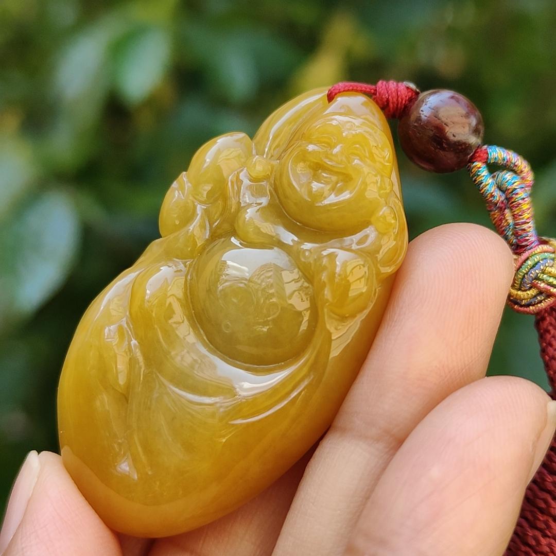 Full Yellow Old Mine Natural Type A Jadeite pendant carved with Laughing Buddha represents Tolerance and wisdom, humor, happy spirit, come with certificate weight 35.13 grams, 49.30 * 27.90 * 14.30 mm, suitable for daily wear on all occasions (pendant96) Yi Pin Qian