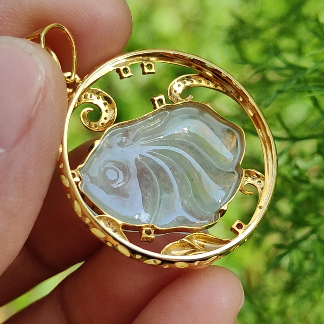 Premium Quality Icy Translucent Natural Type A Jadeite Jade crafted as fish set on 18k gold as Pendant, certificate weighs 5.5 grams, measurement 35.7 * 28.2 * 9mm (18kp53) Yi Pin Qian
