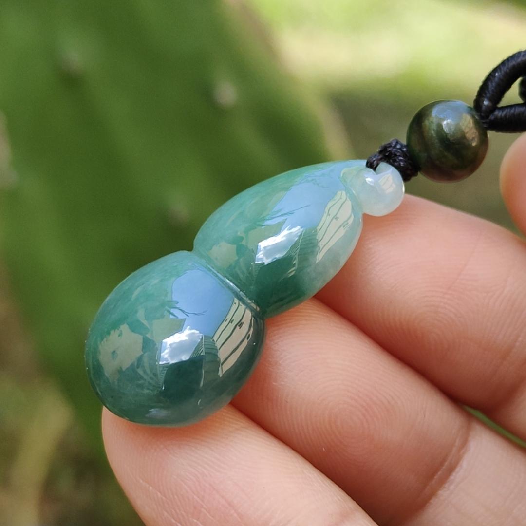 Green Natural Type A Jadeite Jade Pendant Necklace crafted as Gourd with certificate weigh 4.75 grams, measurement 29.3 * 14.3 * 6.3 mm (pendant179) Yi Pin Qian