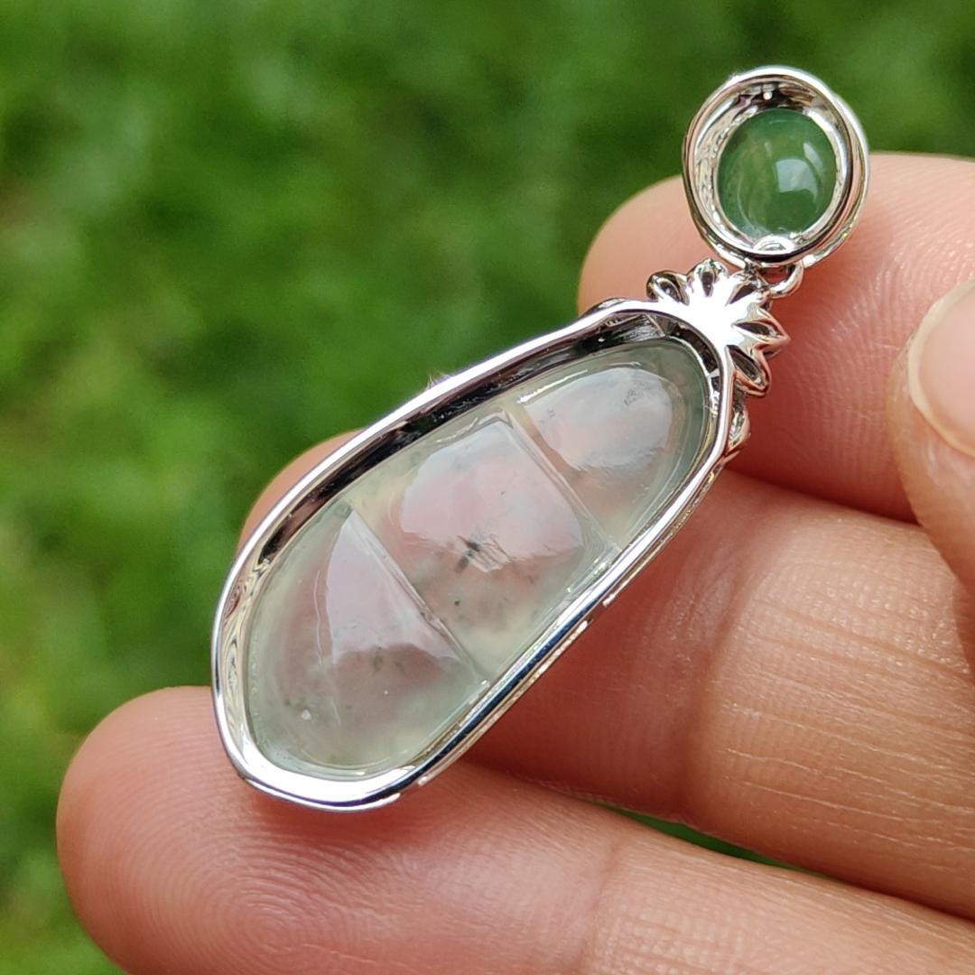 Premium Icy Translucent Natural Type A Jadeite Jade crafted as Four Seasons Fortune Beans set on 18k gold with 1 green cabochon and diamonds, certificate include weigh 3.86 grams, measurement 36.7 * 12.5 * 7mm (18kp14) Yi Pin Qian