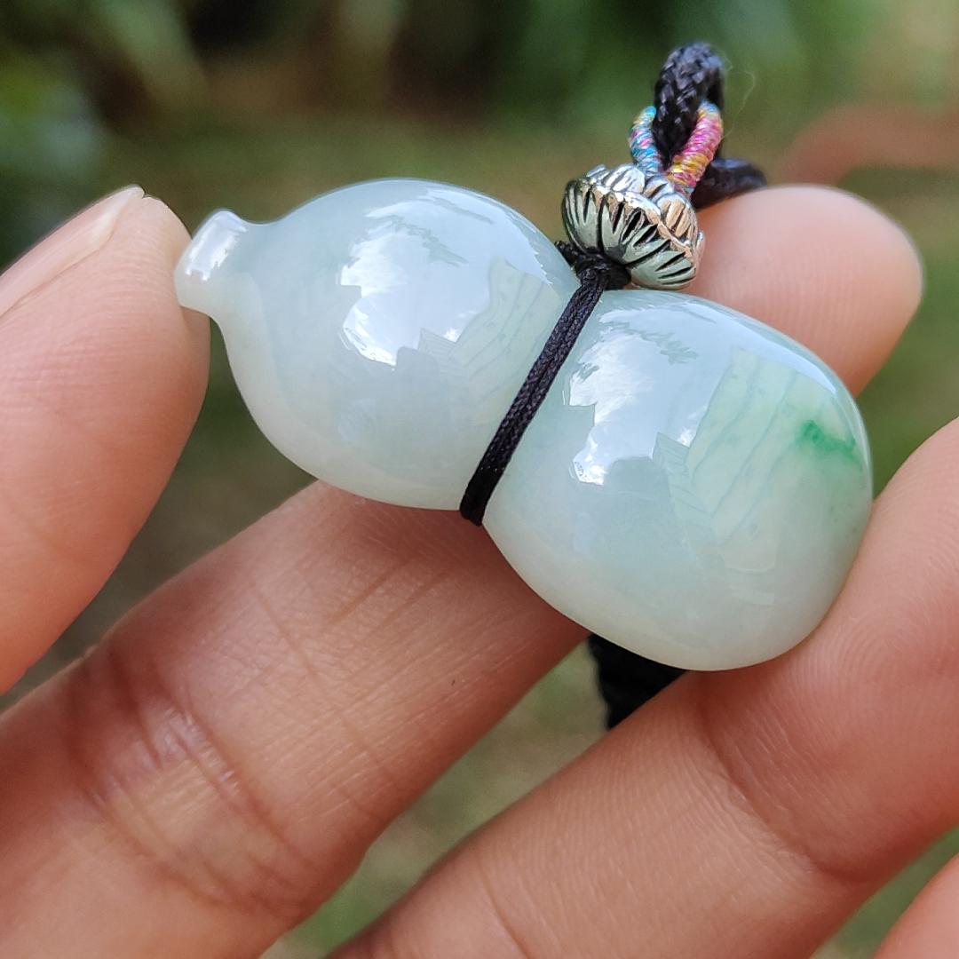 Light Green Natural Type A Jadeite Jade crafted with shape of Gourd as Pendant, certificate weighs 8.42 grams, measurement 32.9 * 16 * 8.4 mm(pendant252) Yi Pin Qian