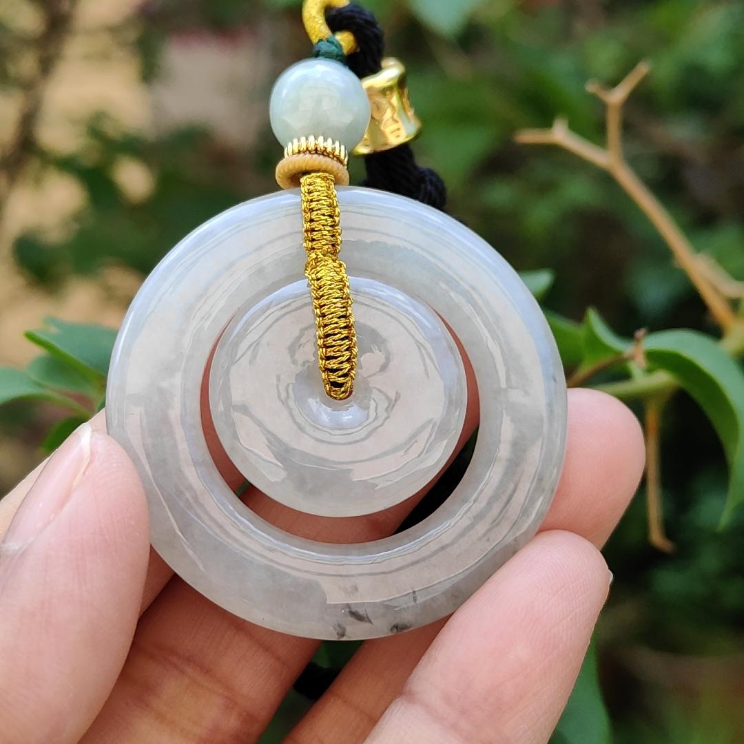 Semi Translucent with mix of Wuji, Buckle of mother and child Donut Natural Type A Jadeite Pendant symbols of Peace, wishfulness, happiness and auspiciousness, certificate included weigh 18.72 grams, 41.3 * 5.6 mm, suitable for daily wear (pendant71) Yi Pin Qian