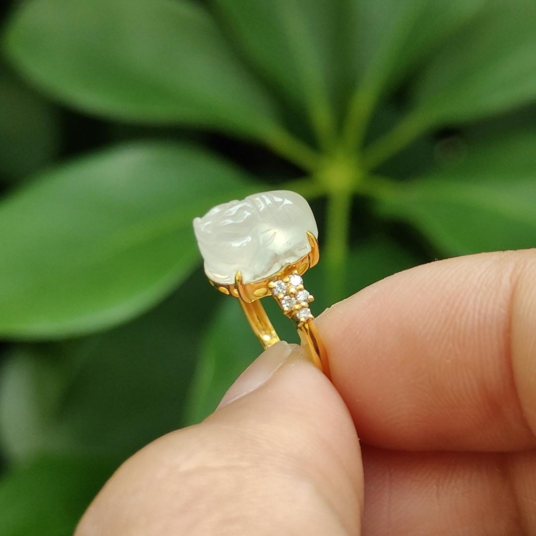 New Arrival in Singapore, High Quality Translucent Natural Type A Jadeite Jade crafted as pixiu on 18k gold as Ring, certificate weighs 1.74 grams, measurement 9.6 * 6.7 * 5.8 mm (18kring32) Yi Pin Qian Jadeites Jade Jewelry ~Your Precious Quintessential ~ Singapore