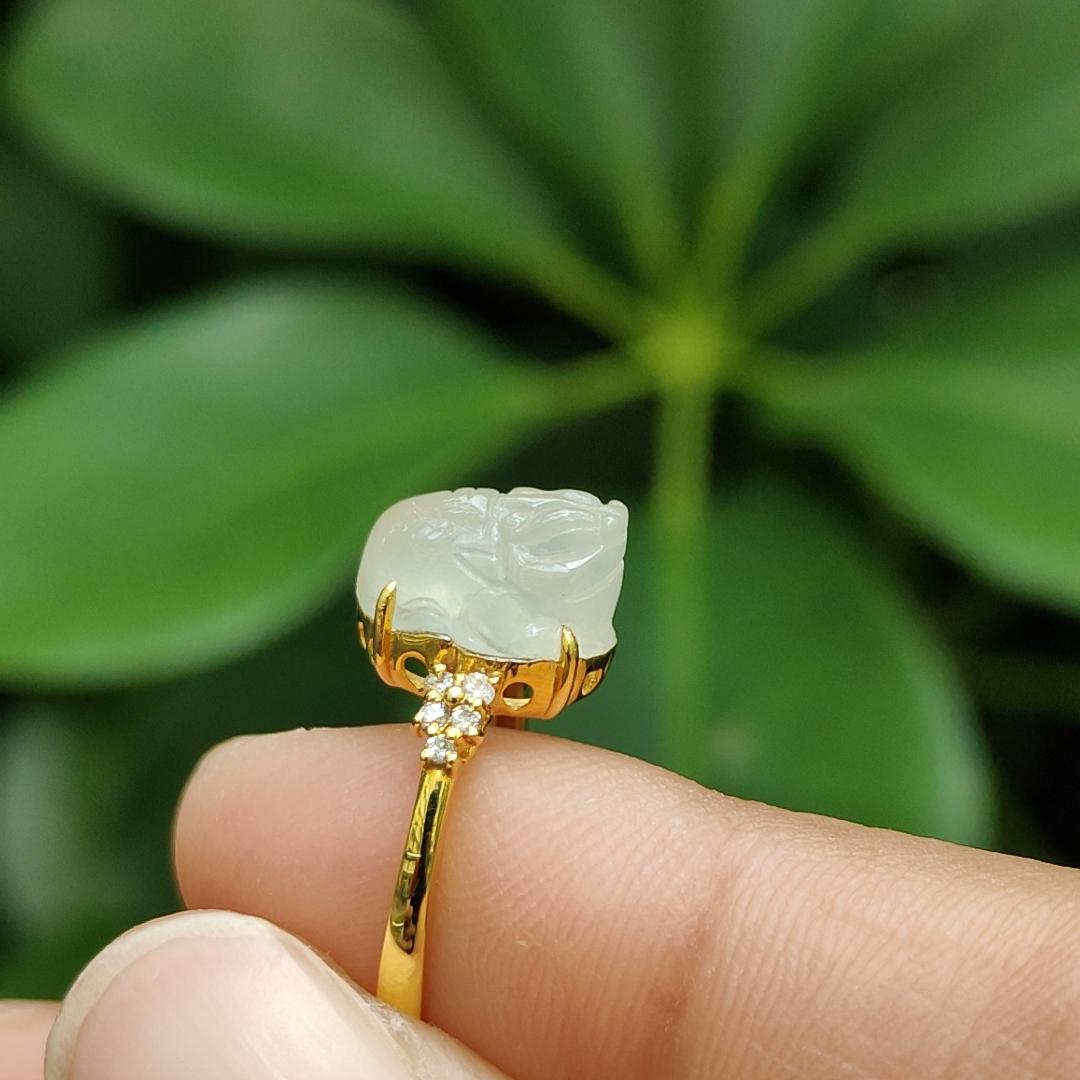 New Arrival in Singapore, High Quality Translucent Natural Type A Jadeite Jade crafted as pixiu on 18k gold as Ring, certificate weighs 1.74 grams, measurement 9.6 * 6.7 * 5.8 mm (18kring32) Yi Pin Qian Jadeites Jade Jewelry ~Your Precious Quintessential ~ Singapore