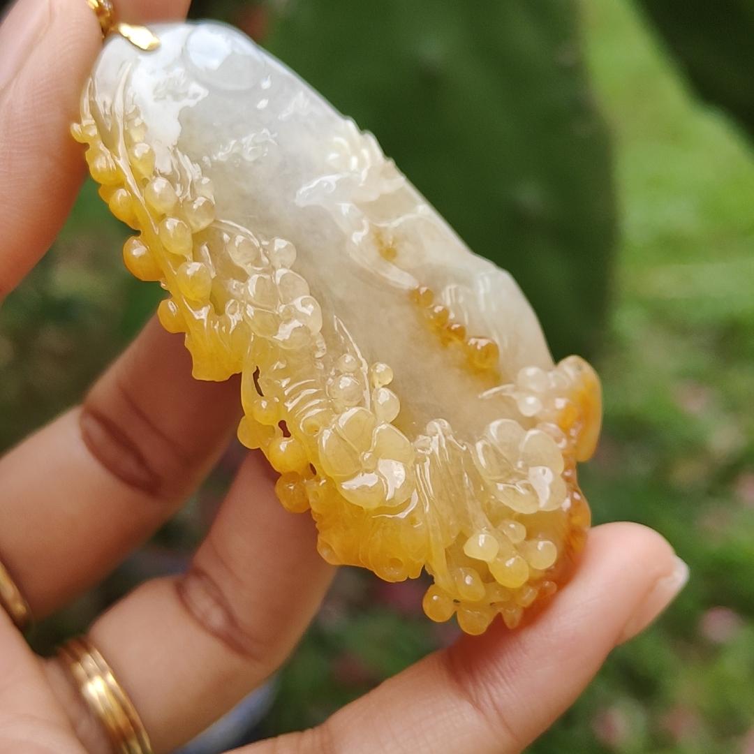 Very Rare Orange Yellow Natural Type A Jadeite Jade crafted with Deer added with 18k Gold Clasp as Pendant, certificate weighs 33.26 grams, measurement 64.8 * 35.2 * 8.5 mm (18kp48) Yi Pin Qian