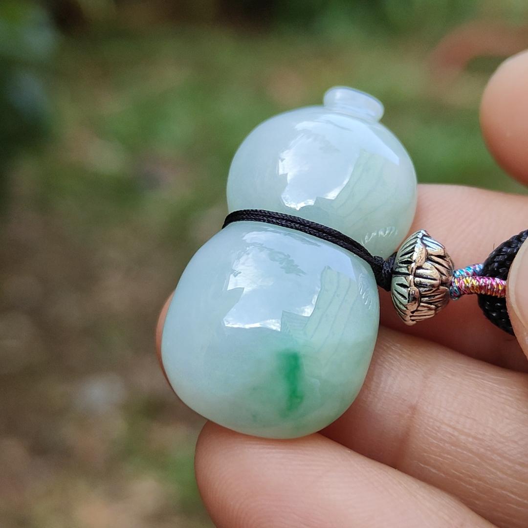 Light Green Natural Type A Jadeite Jade crafted with shape of Gourd as Pendant, certificate weighs 8.42 grams, measurement 32.9 * 16 * 8.4 mm(pendant252) Yi Pin Qian