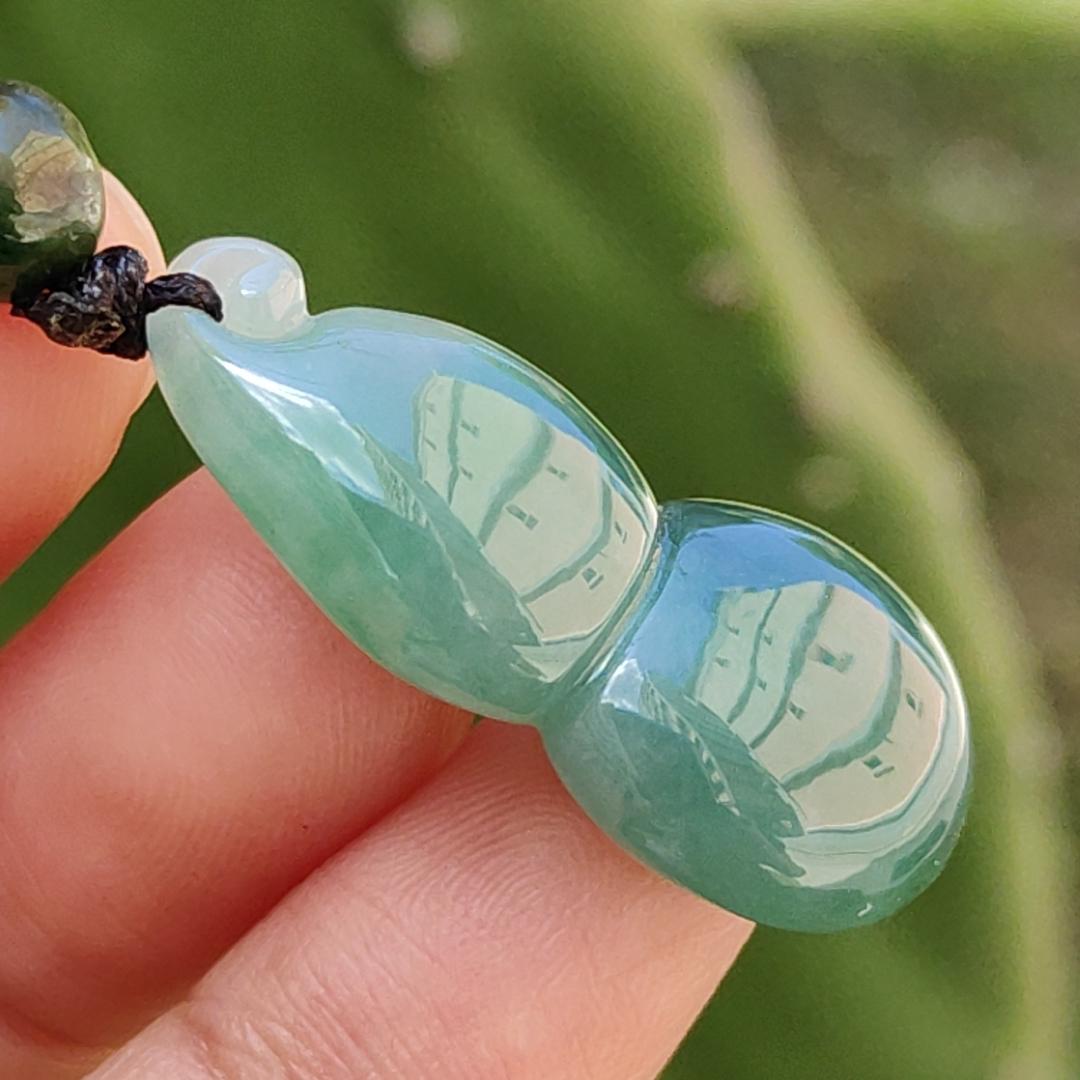 Green Natural Type A Jadeite Jade Pendant Necklace crafted as Gourd with certificate weigh 4.75 grams, measurement 29.3 * 14.3 * 6.3 mm (pendant179) Yi Pin Qian