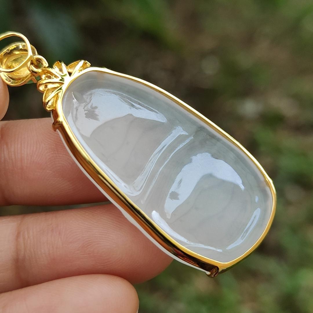 Icy Translucent Natural Type A Jadeite Jade crafted as Bamboo set on 18k gold with diamonds as Pendant, certificate weighs 9.99 grams, measurement 38.2 * 21.6 * 4.9 mm (18kp40) Yi Pin Qian