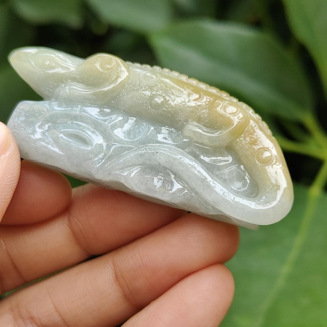 Crafted as Lizard Type A Natural Jadeite Jade with Yellow and Light Green for display or hand piece, certificate weighs 32.52 grams, measurement 58.1 * 24.5 * 13.2 mm (hand9) Yi Pin Qian Jadeites Jade Jewelry ~Your Precious Quintessential ~ Singapore