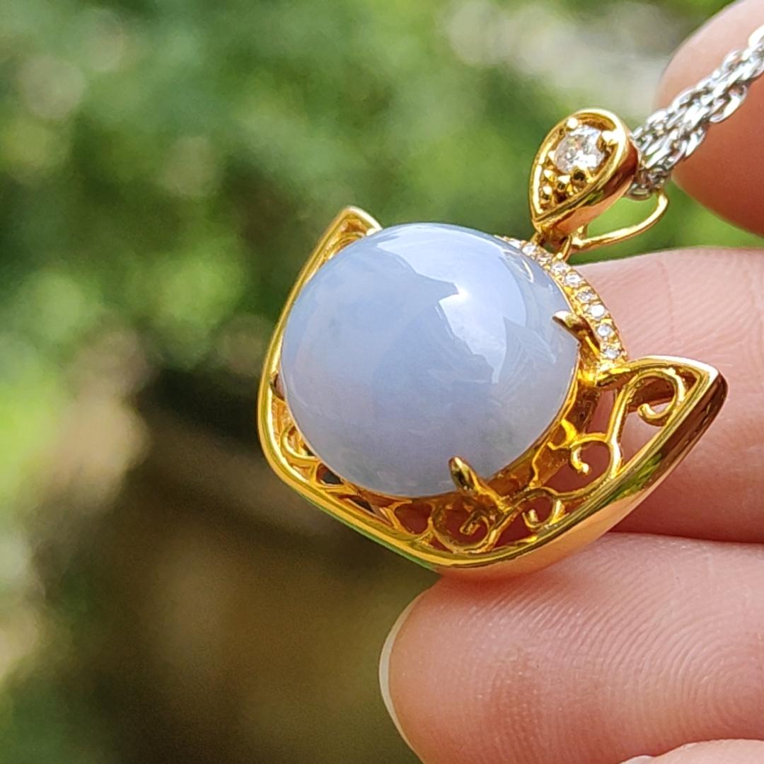 High Quality Lavender Natural Type A Jadeite Jade crafted as cabochon size 12.7 * 15.6 * 6 mm set on 18k gold with diamonds as Pendant, certificate weighs 4.47 grams, measurement 21.2 * 24.1 * 9 mm (18kp45) Yi Pin Qian