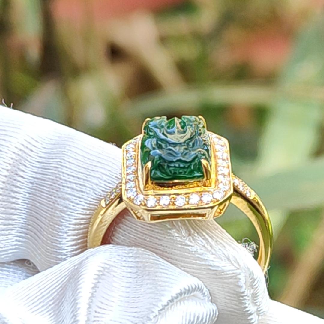 Old Pit Rare Green Natural Type A Jadeite G18k Setting Gold Ring with Dia crafted as Dragon with certificate total weigh 2.99 grams, Internal Finger Ring Size 17.6 mm (18kring6) Yi Pin Qian