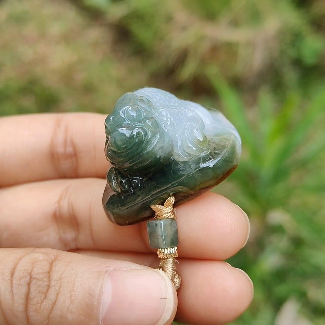 Brown Skin and Green Natural Type A Jadeite Pendant crafted with three leg toad and Chinese ingot, symbols of Fortune and good fortune, Auspicious and wealthy means to urge wealth, with ceritificate weigh 30.06 grams, 32.8 * 32 * 22.2 mm (pendant69) Yi Pin Qian