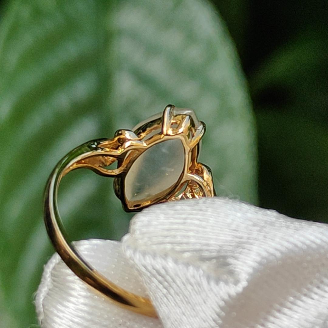 Premium Icy Marquise Cabochon 13.3 * 7.2 * 4 mm Natural Type A Jadeite Jade set on 18k Gold as Ring with certificate weigh 2.25 grams, Finger size 16.8mm (18kring17) Yi Pin Qian
