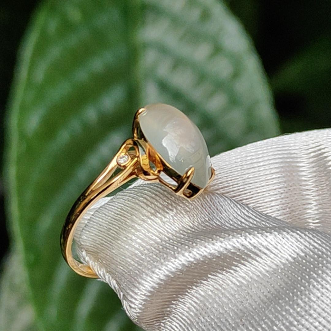 Premium Icy Marquise Cabochon 13.3 * 7.2 * 4 mm Natural Type A Jadeite Jade set on 18k Gold as Ring with certificate weigh 2.25 grams, Finger size 16.8mm (18kring17) Yi Pin Qian