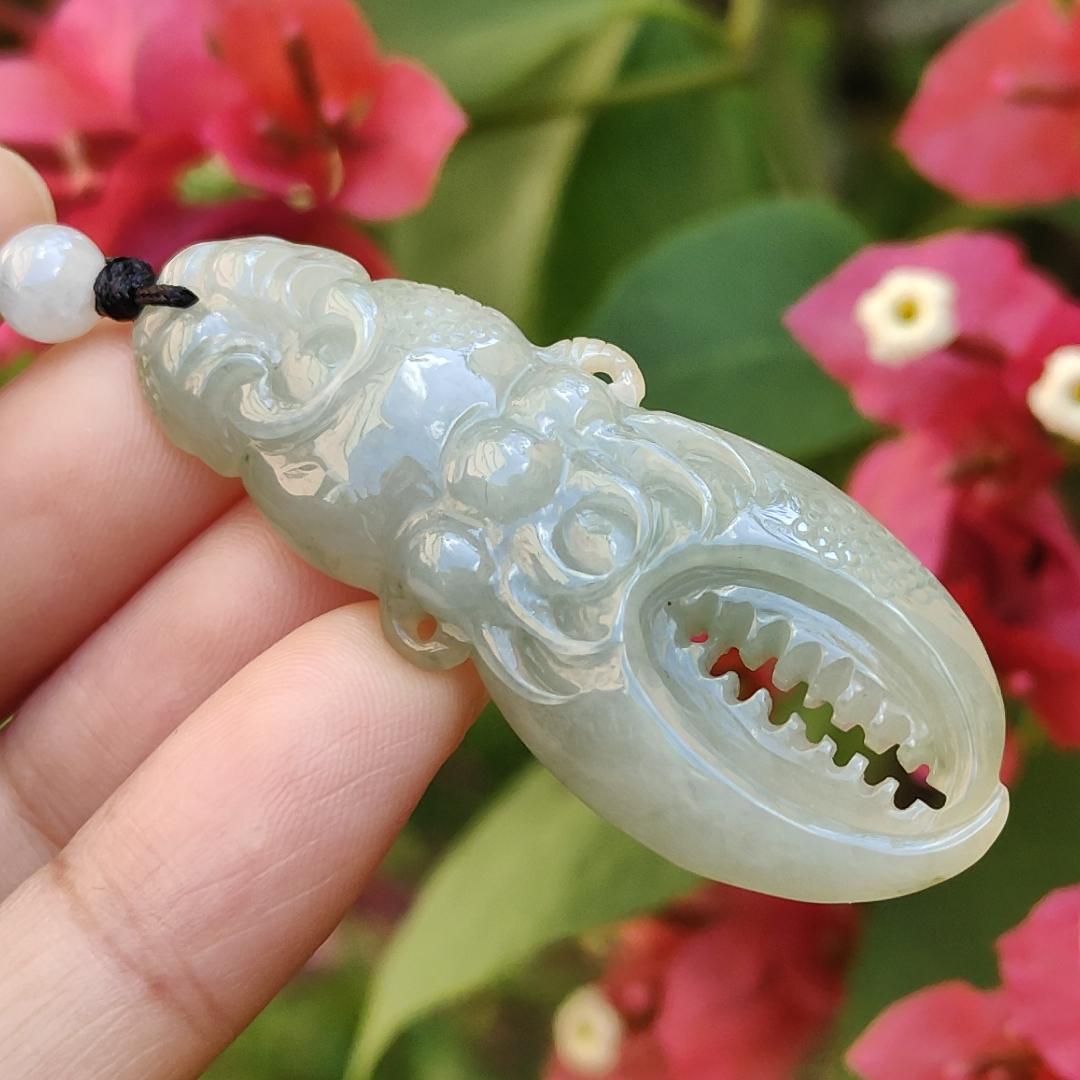 Light Green Hue Natural Type A Jadeite Pendant Necklace crafted as crab claws, symbols of everything is stable, money comes from all directions, and a title on the gold list, with QIC approved certificate weigh 15.95 grams, 49.5 * 19 * 9.1 mm (pendant42) Yi Pin Qian