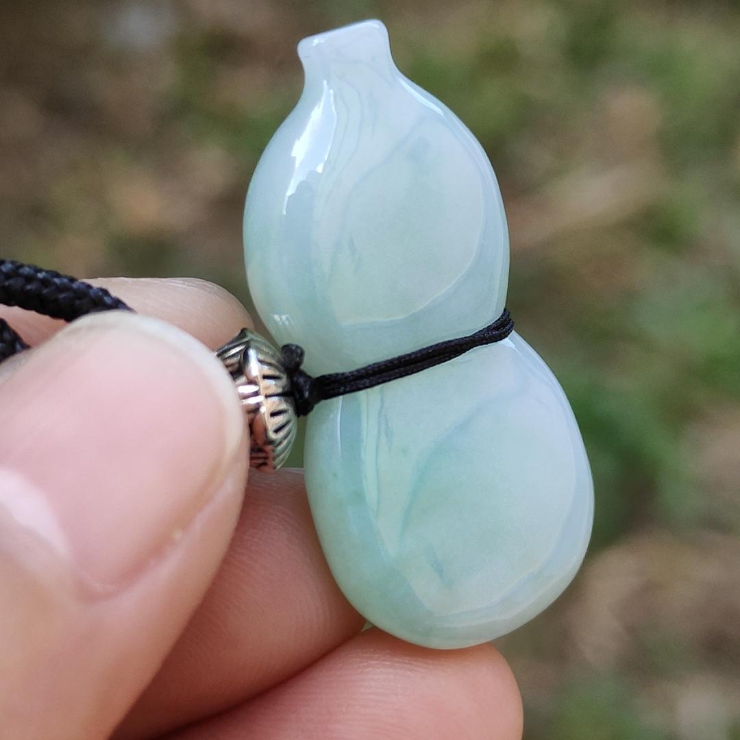Light Green Natural Type A Jadeite Jade crafted with shape of Gourd as Pendant, certificate weighs 8.42 grams, measurement 32.9 * 16 * 8.4 mm(pendant252) Yi Pin Qian