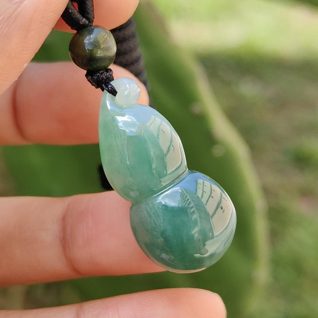 Green Natural Type A Jadeite Jade Pendant Necklace crafted as Gourd with certificate weigh 4.75 grams, measurement 29.3 * 14.3 * 6.3 mm (pendant179) Yi Pin Qian