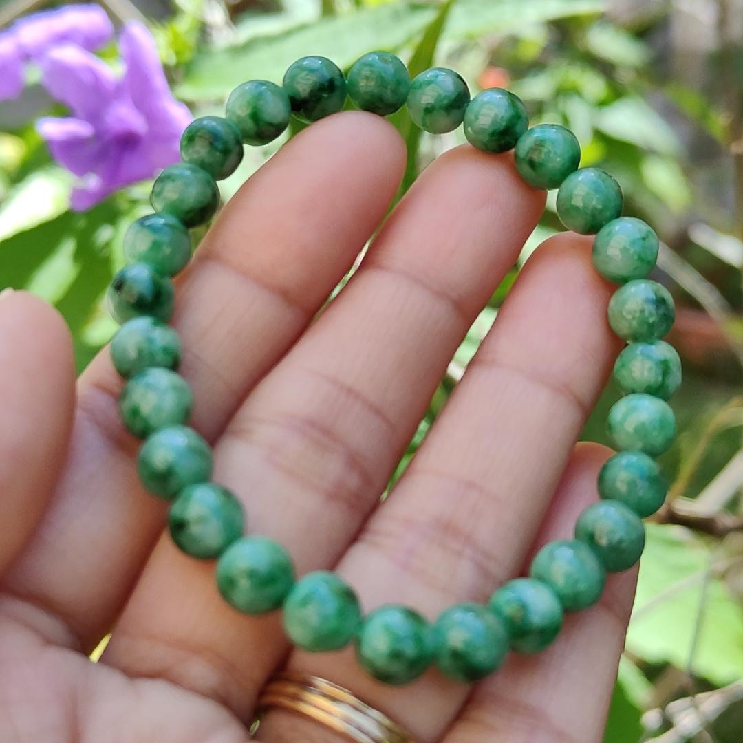 A Stunning daily wear, now with mid year offer, 27 Spicy-Green Beads measurement at 6.7 mm Natural Type A Jadeite Bracelet come with QIC approved labs certificate weigh 13.75 grams, suitable for your daily wear or collections (bracelet2) Yi Pin Qian