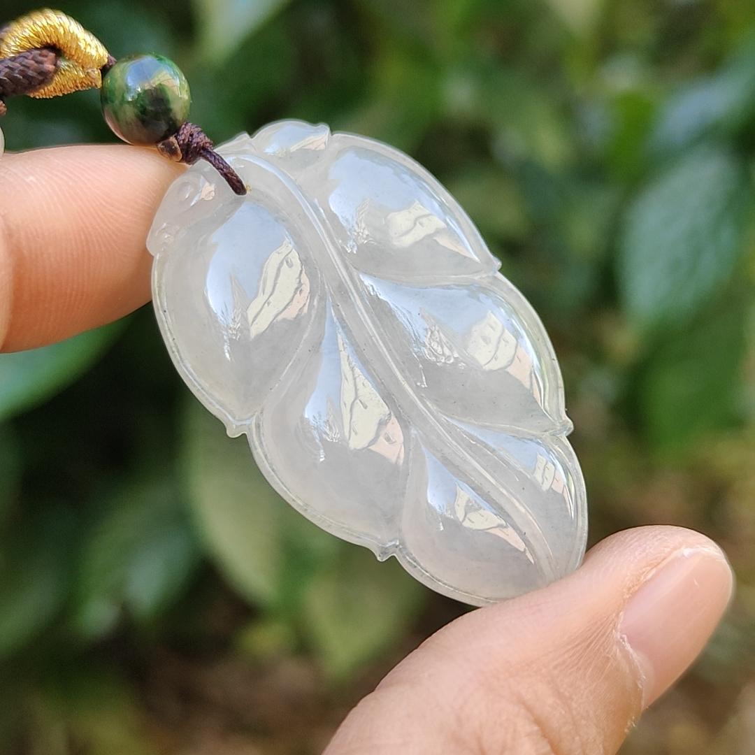 An Old Collection Not To be Missed! Semi Icy Natural Type A Jadeite Jade Pendant Necklace crafted as Leaf with certificate included weigh 10.85 grams, 43.3 * 26.1 * 5.9 mm (pendant172) Yi Pin Qian