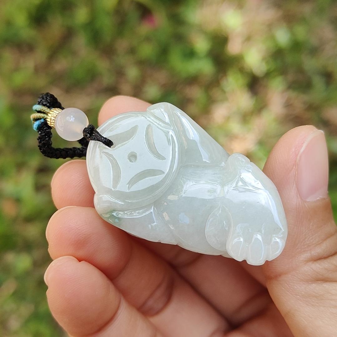Three legs Toad Natural Type A Jadeite Pendant Necklace come with certificate weighs 31.86 grams, 40.8 * 25.5 * 18.2 mm, symbols of good fortune with money, very suitable for daily wear (pendant57) Yi Pin Qian