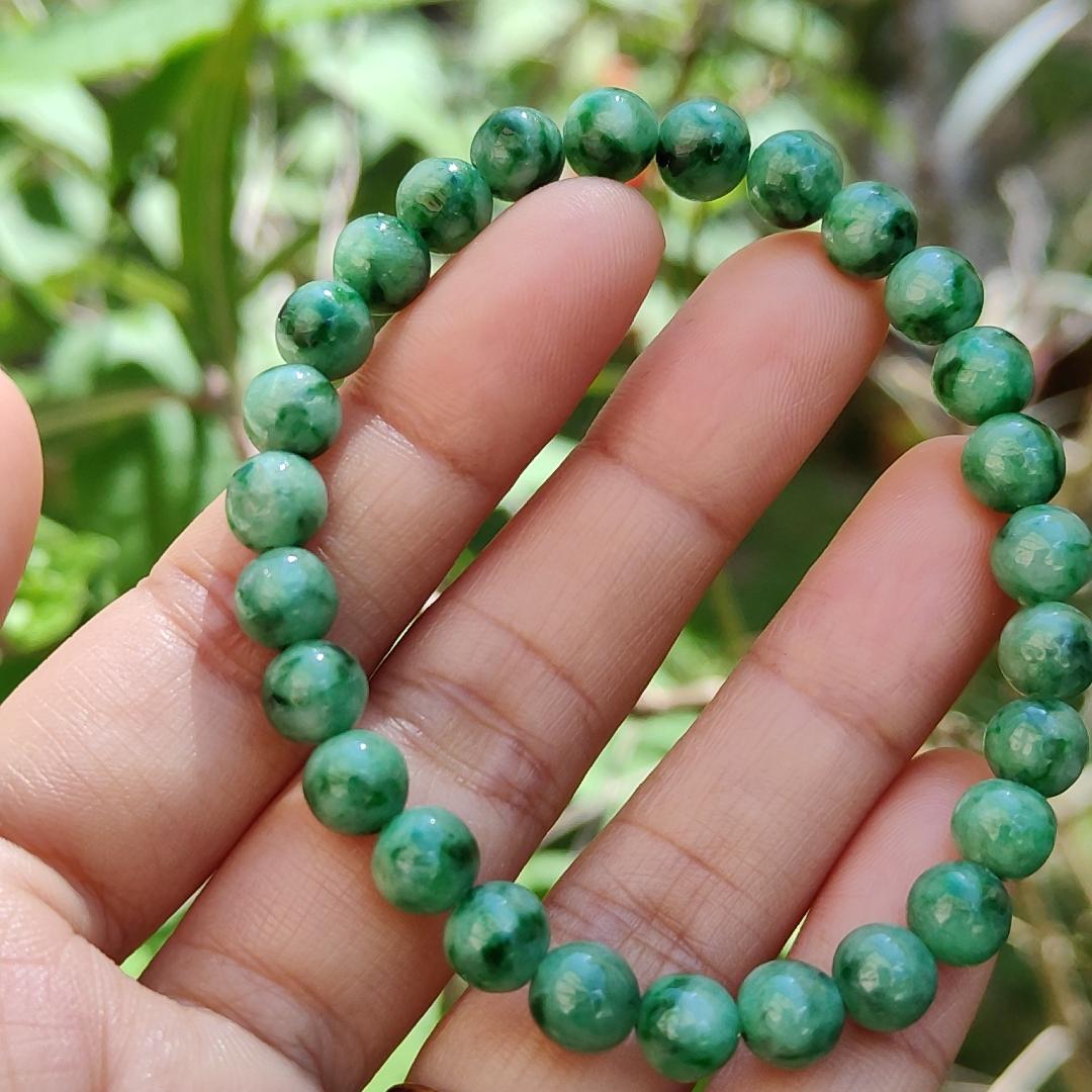 A Stunning daily wear, now with mid year offer, 27 Spicy-Green Beads measurement at 6.7 mm Natural Type A Jadeite Bracelet come with QIC approved labs certificate weigh 13.75 grams, suitable for your daily wear or collections (bracelet2) Yi Pin Qian