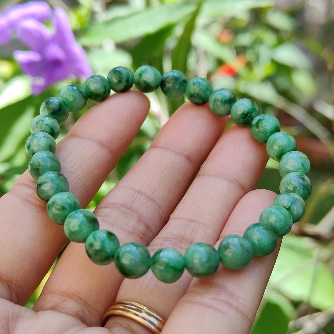 A Stunning daily wear, now with mid year offer, 27 Spicy-Green Beads measurement at 6.7 mm Natural Type A Jadeite Bracelet come with QIC approved labs certificate weigh 13.75 grams, suitable for your daily wear or collections (bracelet2) Yi Pin Qian