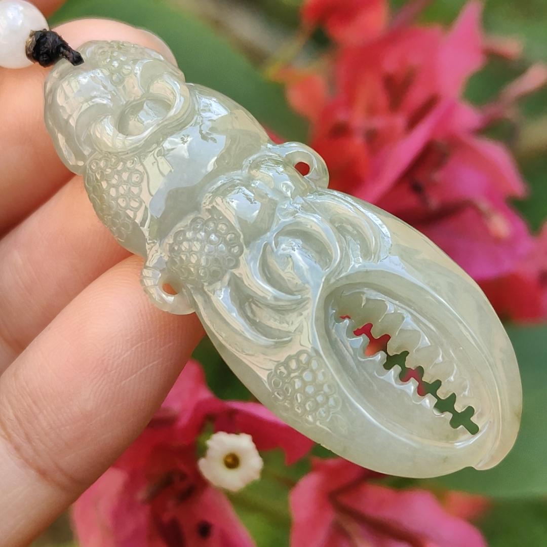 Light Green Hue Natural Type A Jadeite Pendant Necklace crafted as crab claws, symbols of everything is stable, money comes from all directions, and a title on the gold list, with QIC approved certificate weigh 15.95 grams, 49.5 * 19 * 9.1 mm (pendant42) Yi Pin Qian