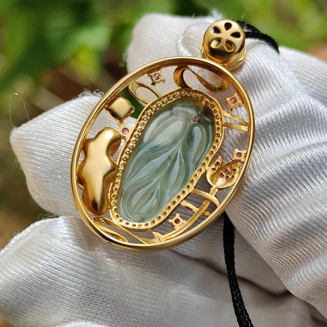 Premium Quality Icy light green with patches Natural Type A Jadeite Jade crafted as Leaf set on 18k Gold with 1 Green Cabochon and Diamonds, Certificate included weigh 4.36 grams, Measurement 35.3 * 22 * 8.2 mm (18kp25) Yi Pin Qian