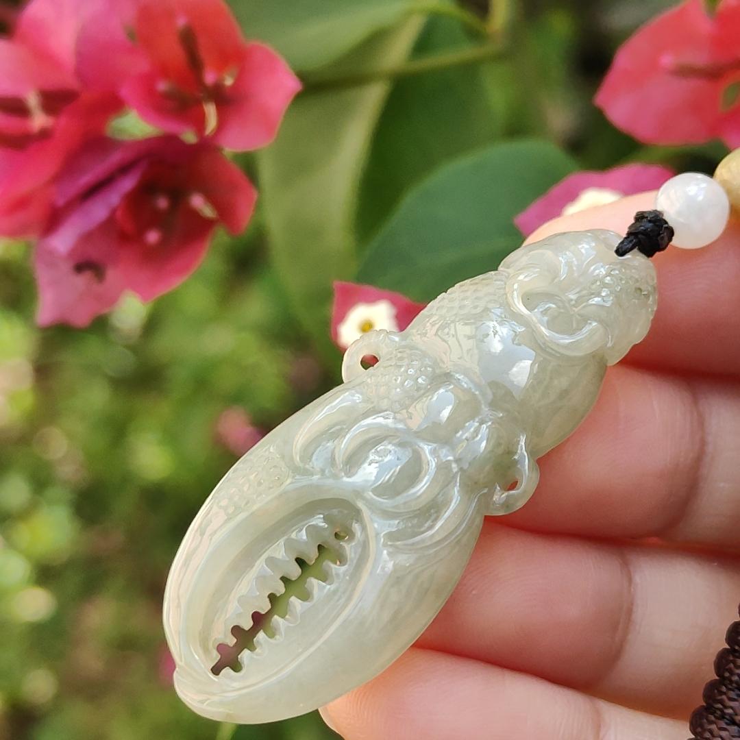 Light Green Hue Natural Type A Jadeite Pendant Necklace crafted as crab claws, symbols of everything is stable, money comes from all directions, and a title on the gold list, with QIC approved certificate weigh 15.95 grams, 49.5 * 19 * 9.1 mm (pendant42) Yi Pin Qian