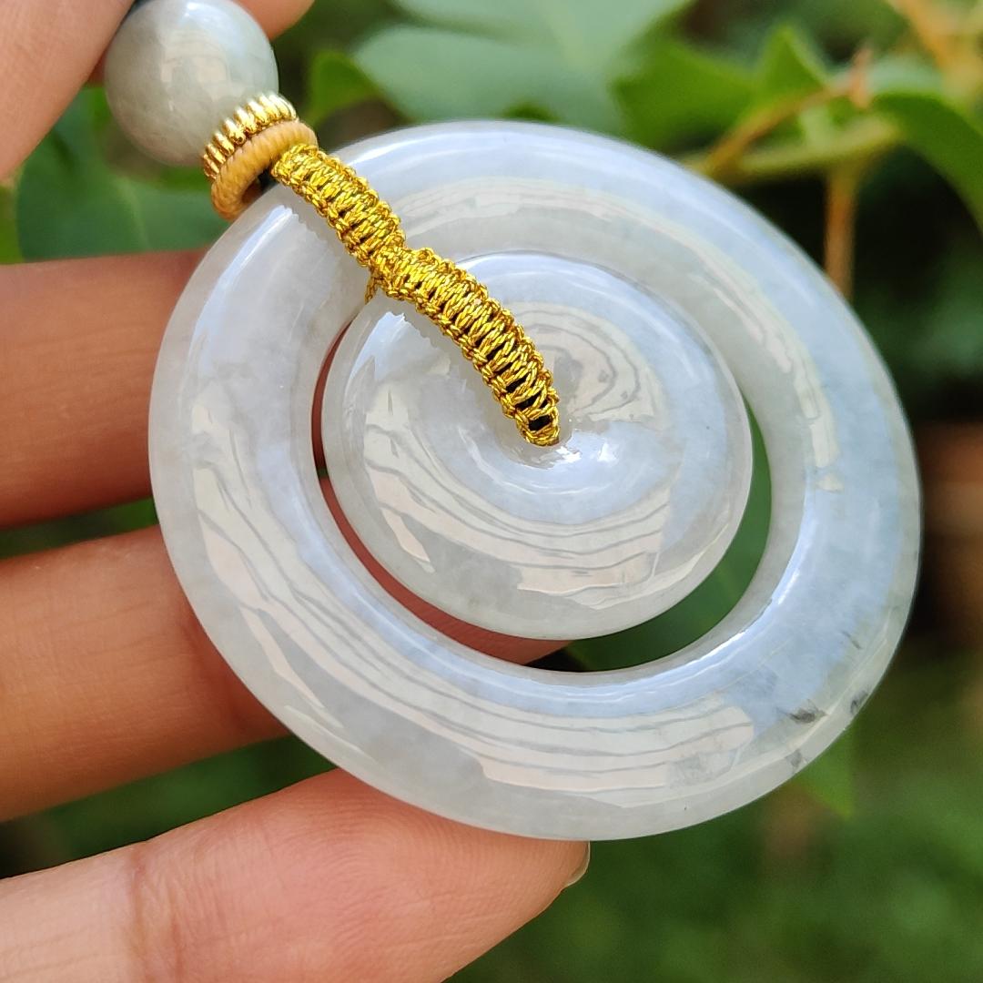 Semi Translucent with mix of Wuji, Buckle of mother and child Donut Natural Type A Jadeite Pendant symbols of Peace, wishfulness, happiness and auspiciousness, certificate included weigh 18.72 grams, 41.3 * 5.6 mm, suitable for daily wear (pendant71) Yi Pin Qian