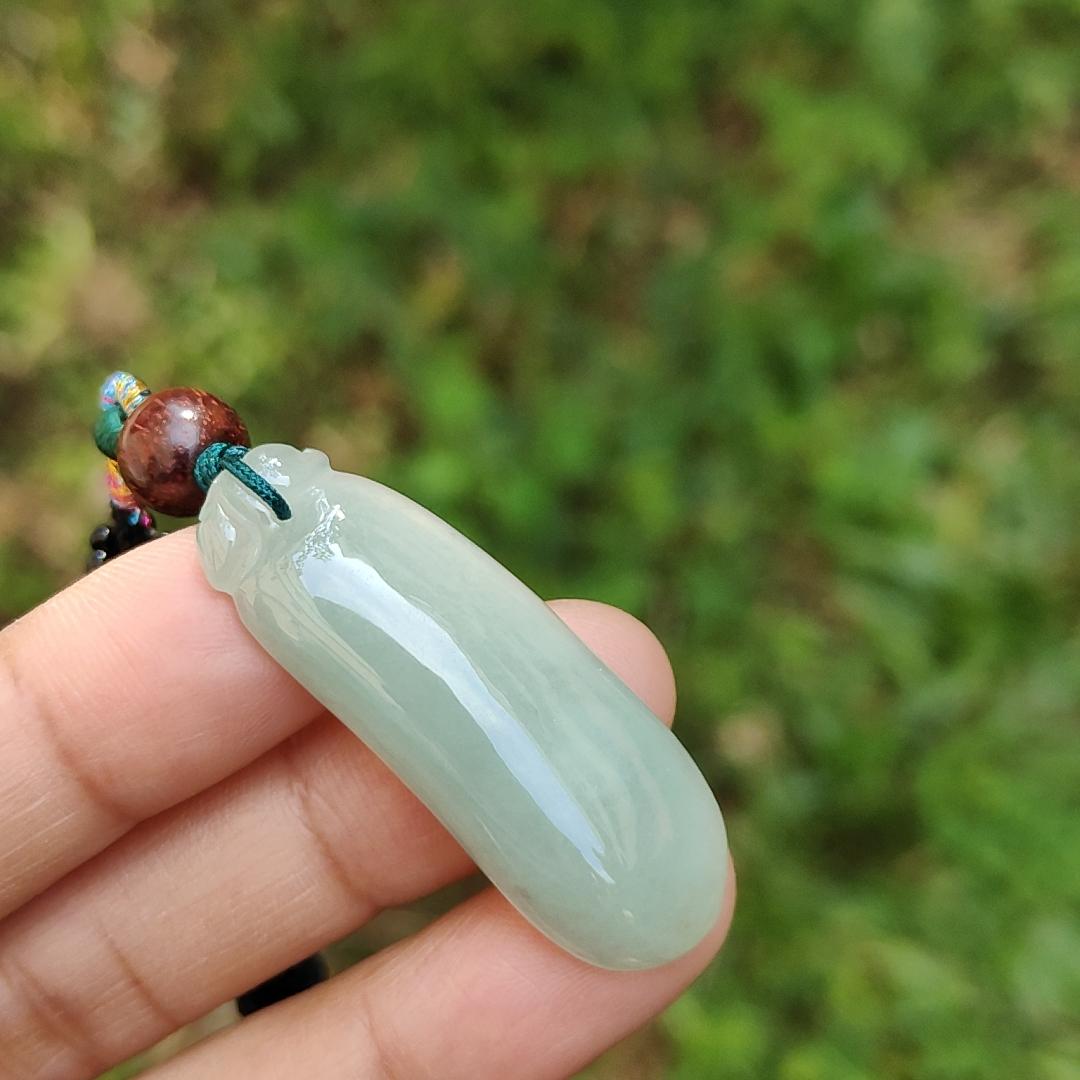 Light Green Natural Type A Jadeite Pendant Necklace crafted as Fuku Melon with certificate weigh 7.07 grams, 40.3 * 14.5 * 6.9 mm (pendant135) Yi Pin Qian