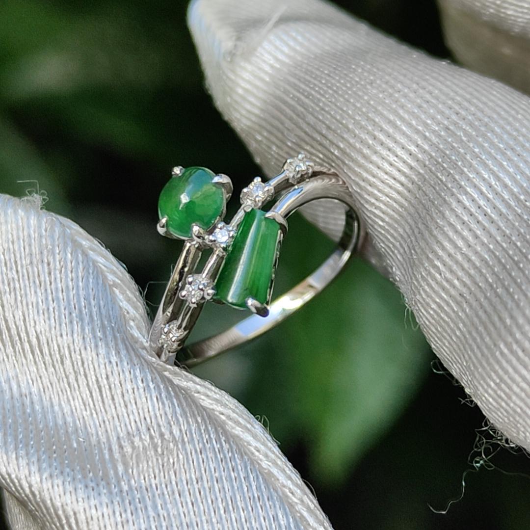 Mid Year Special Offer Premium Quality Two Green Cabochon Natural Type A Jadeite Jade with diamonds set on 18k Gold as a Ring with certificate weigh 1.71 grams, finger size 14.8mm (18kring16) Yi Pin Qian