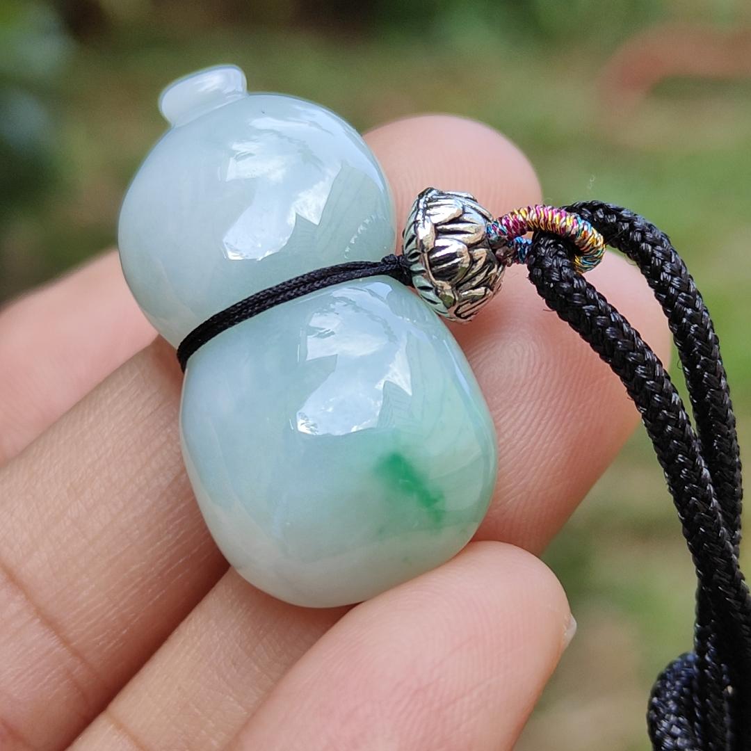 Light Green Natural Type A Jadeite Jade crafted with shape of Gourd as Pendant, certificate weighs 8.42 grams, measurement 32.9 * 16 * 8.4 mm(pendant252) Yi Pin Qian