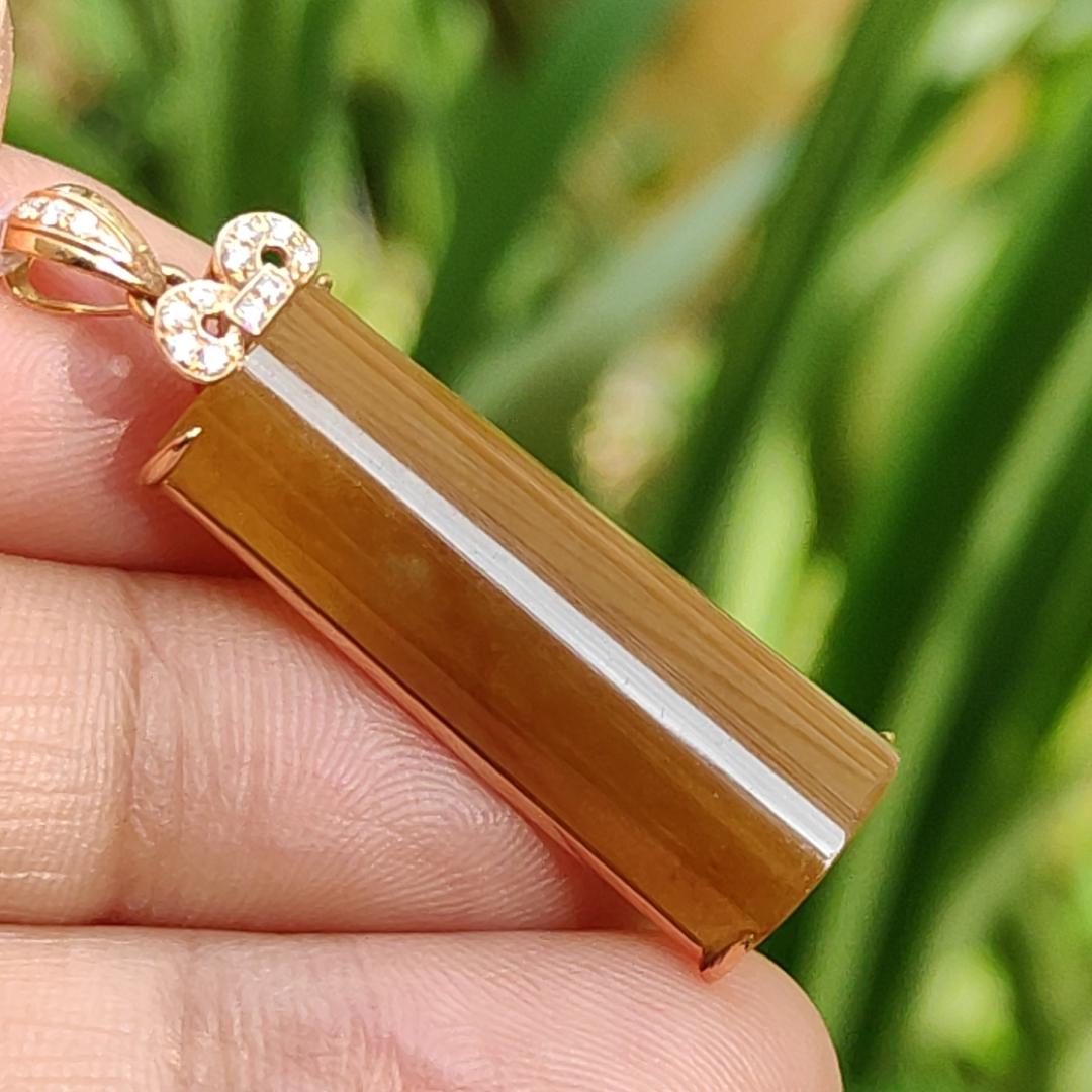 High Quality Brownish Yellow Natural Type A Jadeite Jade crafted as Nothing set on 18k Gold as Pendant, certificate weighs 4.49 grams, measurement 35 * 10.2 * 6.2 mm (18kp59) Yi Pin Qian
