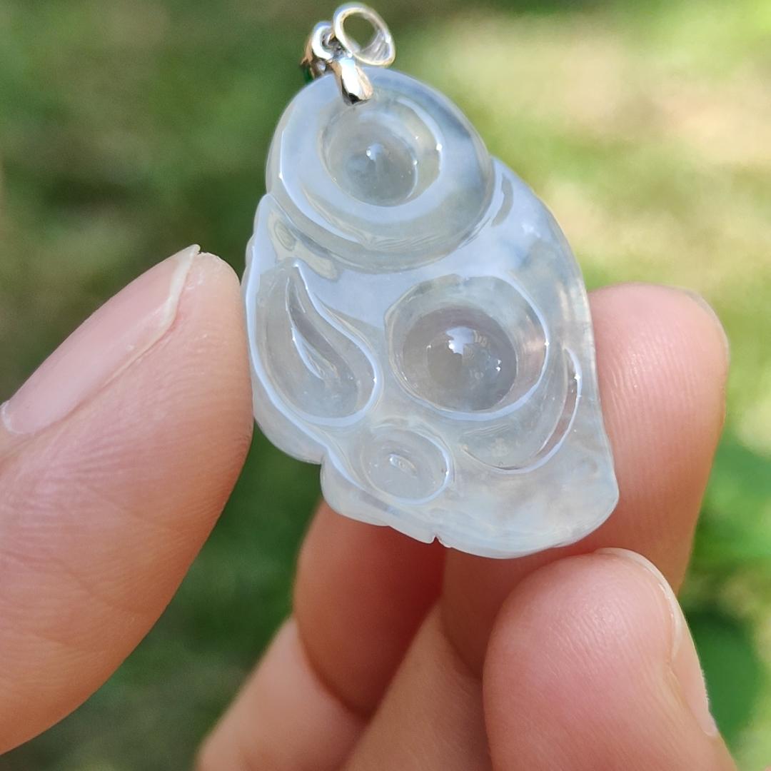 High Translucent Icy Natural Type A Jadeite Jade with 1 green cabochon and 18k gold clasp, certificate weigh 7.65 grams, measurement 28.1 * 19 * 8.8 mm (18kp18) Yi Pin Qian