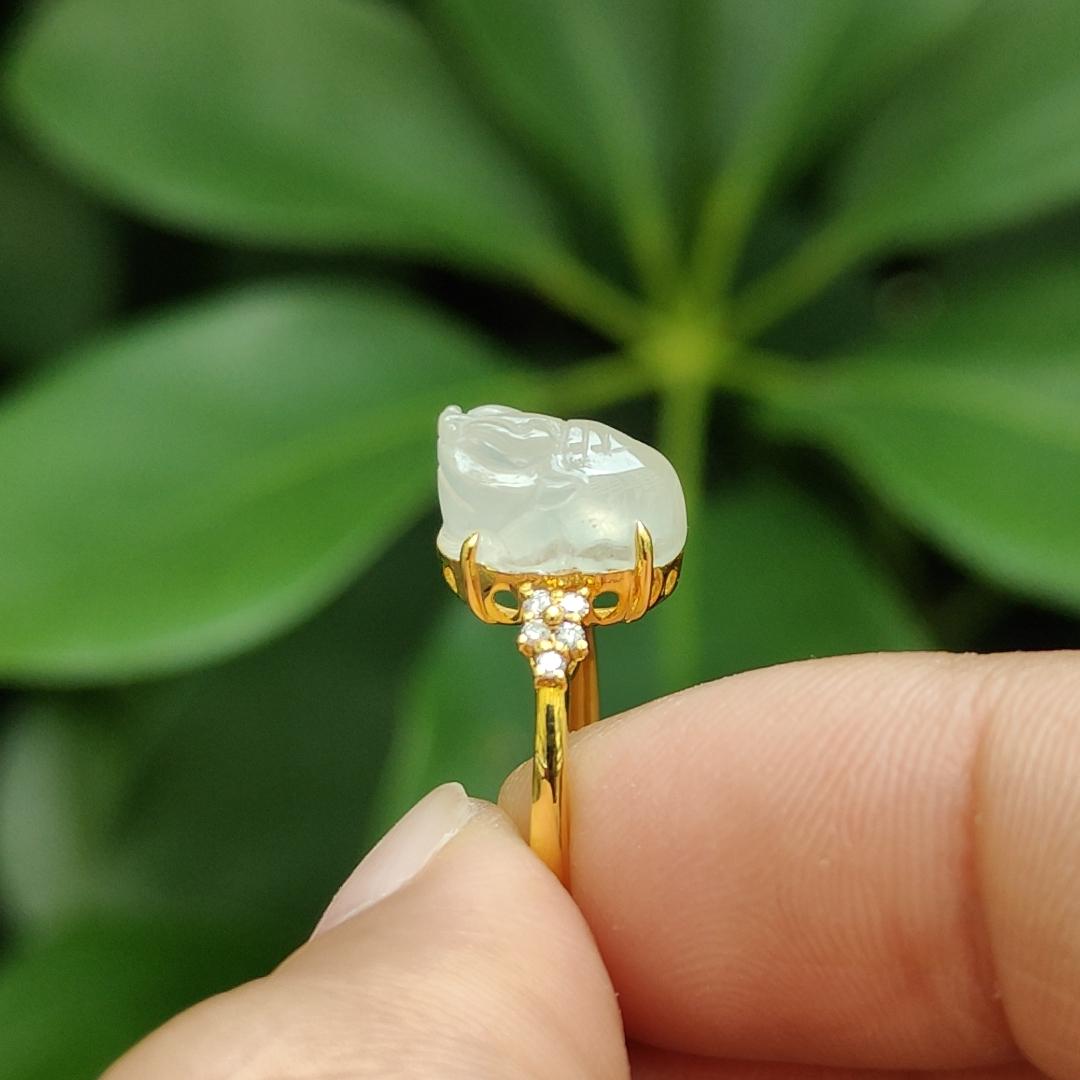 New Arrival in Singapore, High Quality Translucent Natural Type A Jadeite Jade crafted as pixiu on 18k gold as Ring, certificate weighs 1.74 grams, measurement 9.6 * 6.7 * 5.8 mm (18kring32) Yi Pin Qian Jadeites Jade Jewelry ~Your Precious Quintessential ~ Singapore