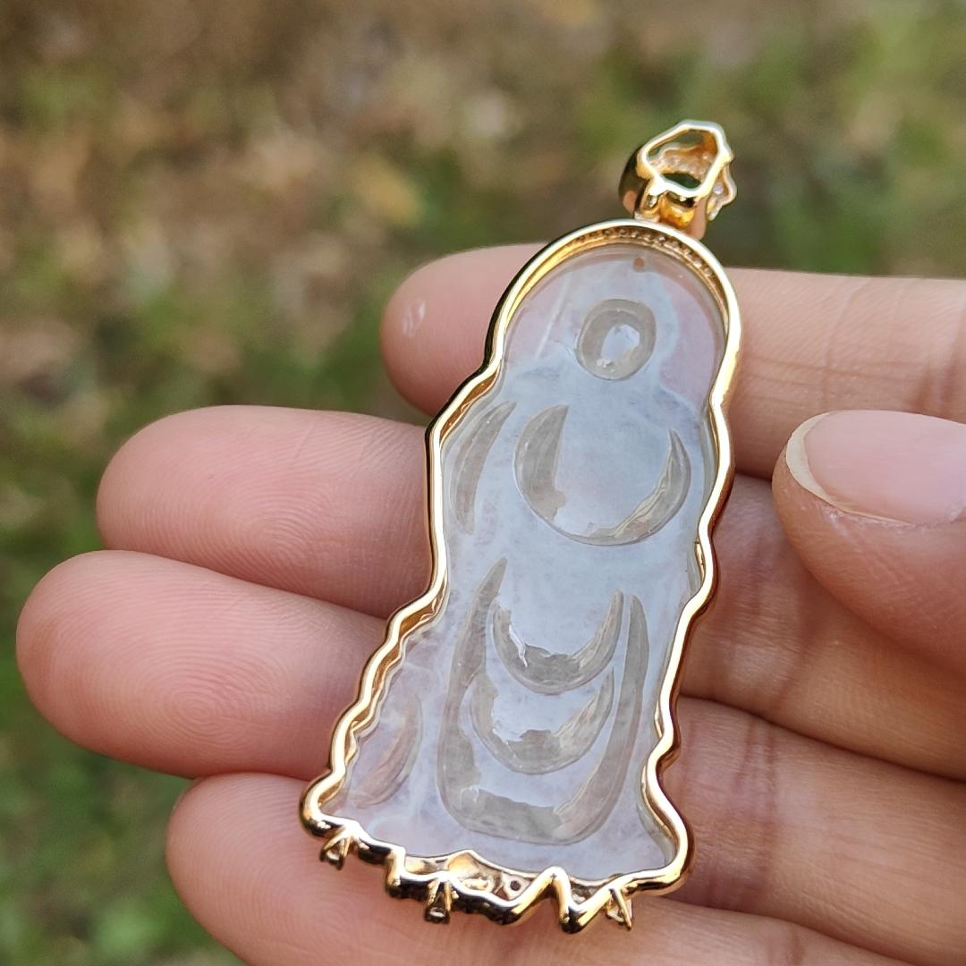 High Quality Light Green and Green Cabochon Icy Translucent Natural Type A Jadeite Jade crafted as Guan Gong set on 18k Gold as Pendant, certificate weighs 8.07 grams, measurement 57.2 * 22.7 * 5.8 mm (18kp46) Yi Pin Qian