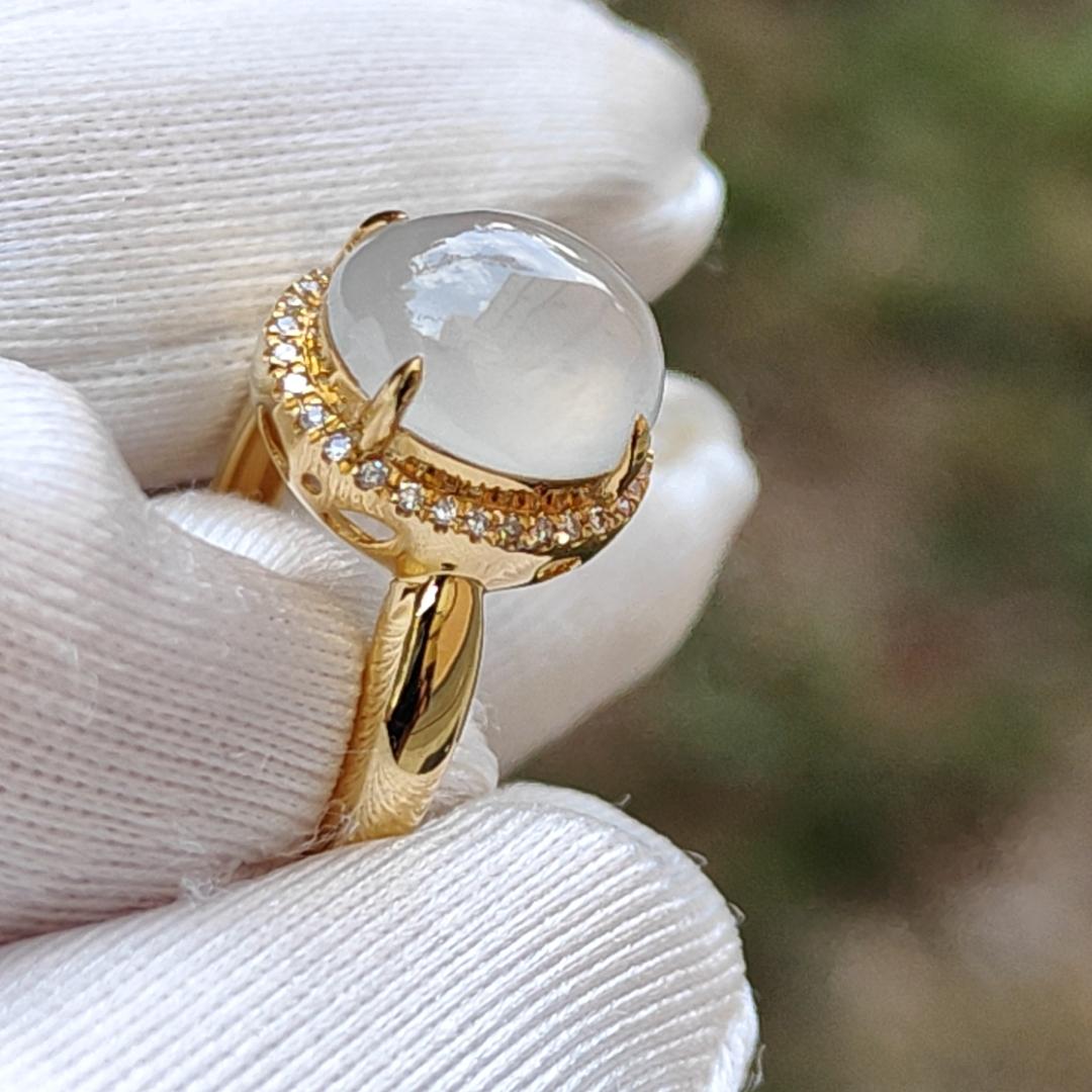 Icy Translucent Premium Quality Natural Type A Jadeite Jade crafted as Oval Cabochon set on 18k gold with diamonds as Ring with certificate weigh 2.54 grams, Finger Size 15mm, Measurement 9.9 * 8.2 * 4.5 mm (18kring22) Yi Pin Qian