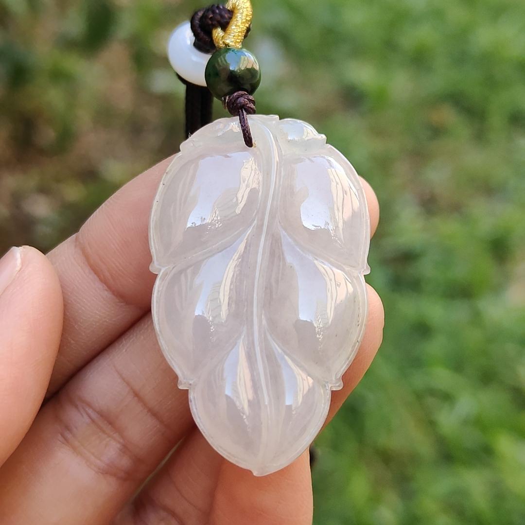 An Old Collection Not To be Missed! Semi Icy Natural Type A Jadeite Jade Pendant Necklace crafted as Leaf with certificate included weigh 10.85 grams, 43.3 * 26.1 * 5.9 mm (pendant172) Yi Pin Qian