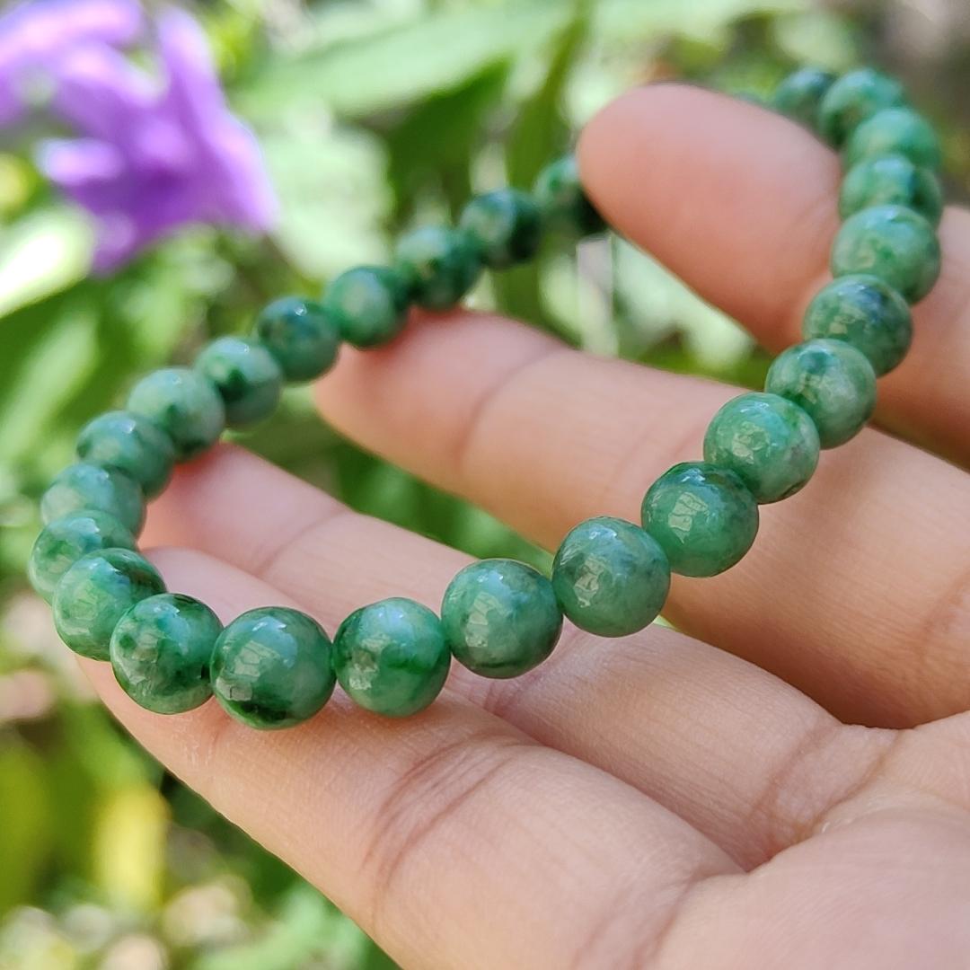 A Stunning daily wear, now with mid year offer, 27 Spicy-Green Beads measurement at 6.7 mm Natural Type A Jadeite Bracelet come with QIC approved labs certificate weigh 13.75 grams, suitable for your daily wear or collections (bracelet2) Yi Pin Qian