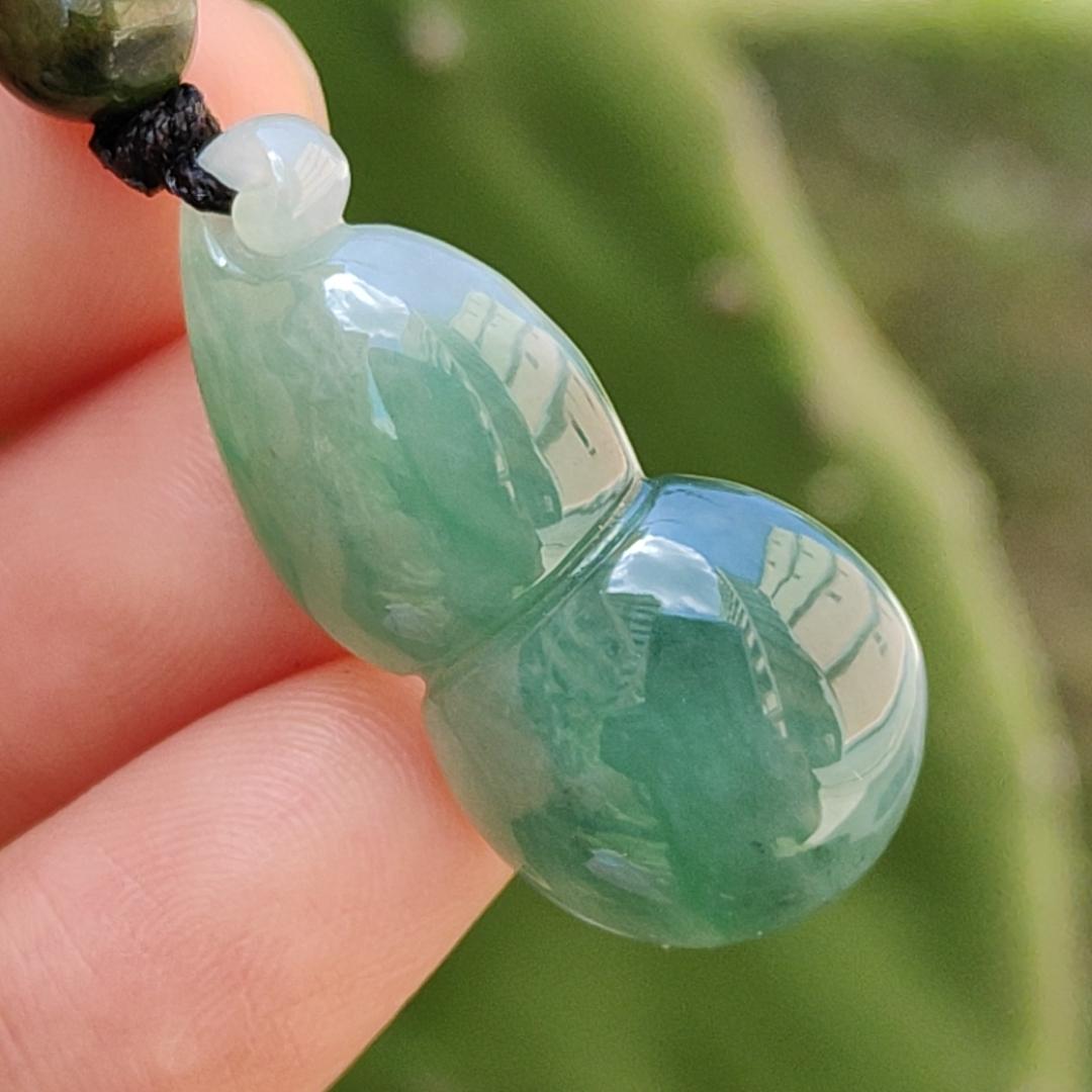 Green Natural Type A Jadeite Jade Pendant Necklace crafted as Gourd with certificate weigh 4.75 grams, measurement 29.3 * 14.3 * 6.3 mm (pendant179) Yi Pin Qian