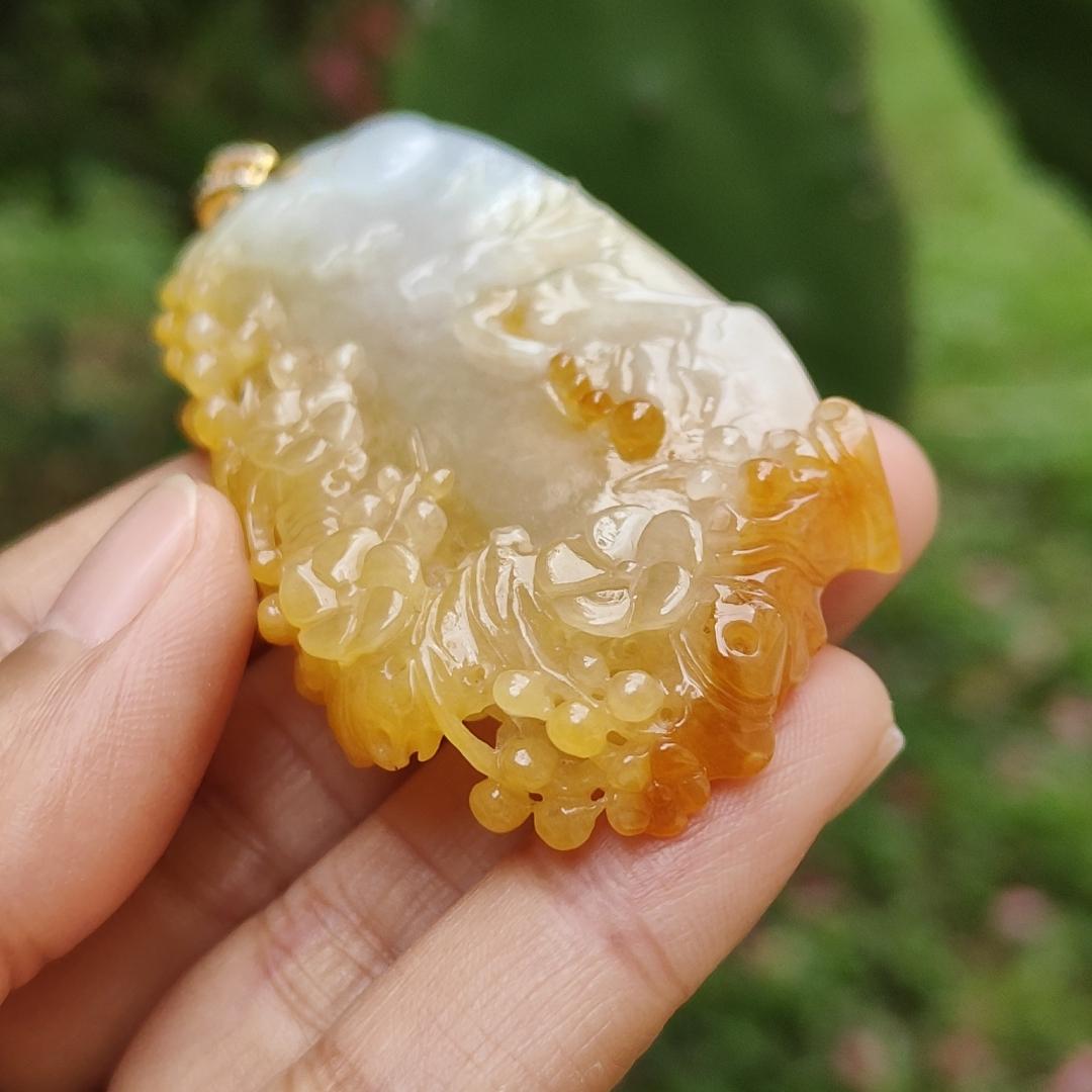 Very Rare Orange Yellow Natural Type A Jadeite Jade crafted with Deer added with 18k Gold Clasp as Pendant, certificate weighs 33.26 grams, measurement 64.8 * 35.2 * 8.5 mm (18kp48) Yi Pin Qian