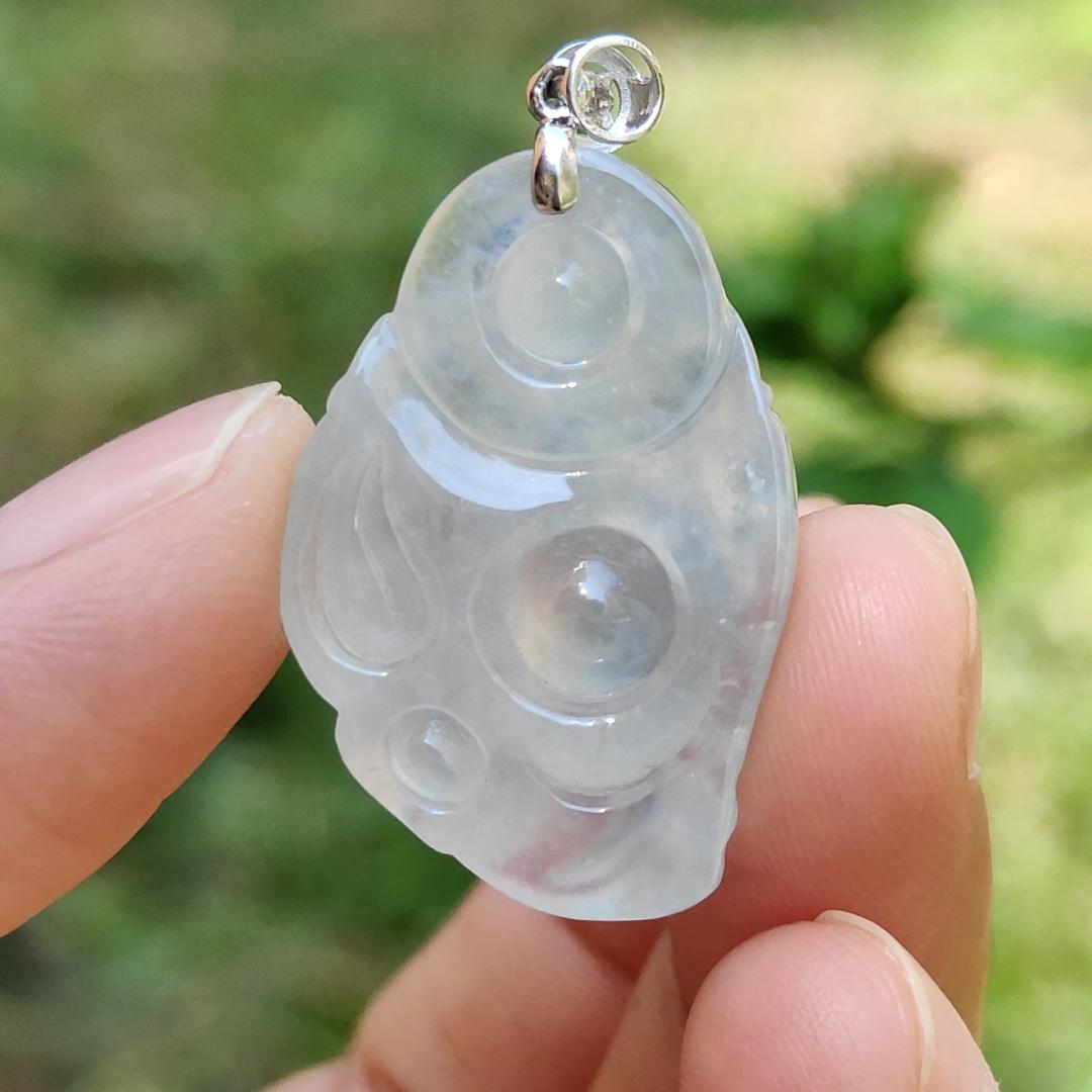 High Translucent Icy Natural Type A Jadeite Jade with 1 green cabochon and 18k gold clasp, certificate weigh 7.65 grams, measurement 28.1 * 19 * 8.8 mm (18kp18) Yi Pin Qian