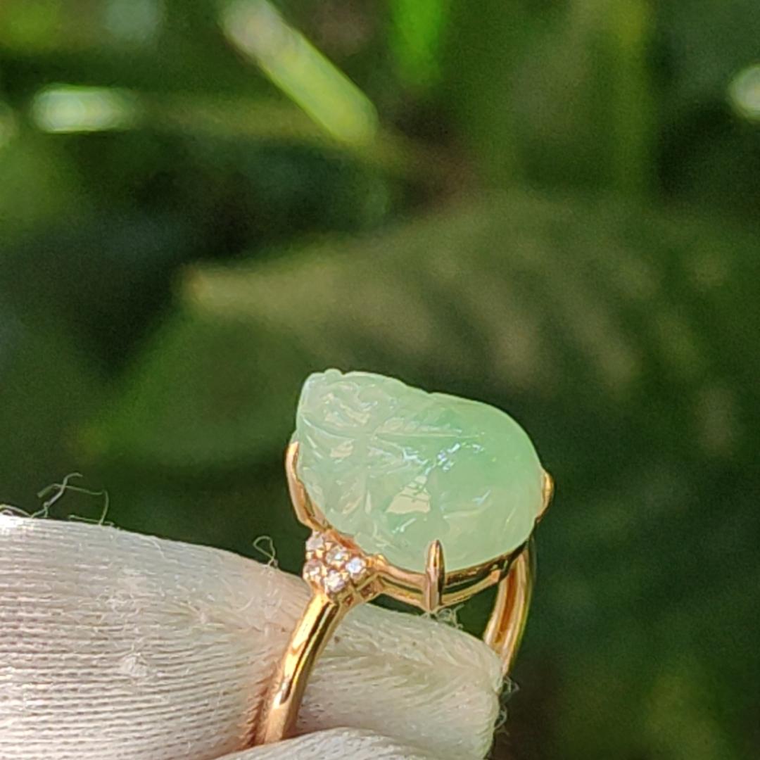 Good Quality Natural Type A Jadeite Jade crafted with light green pixiu set on 18k gold as Ring with certificate weighs 2.58 grams, measurement 12.1 * 9.6 * 5.3 mm (18kring24) Yi Pin Qian