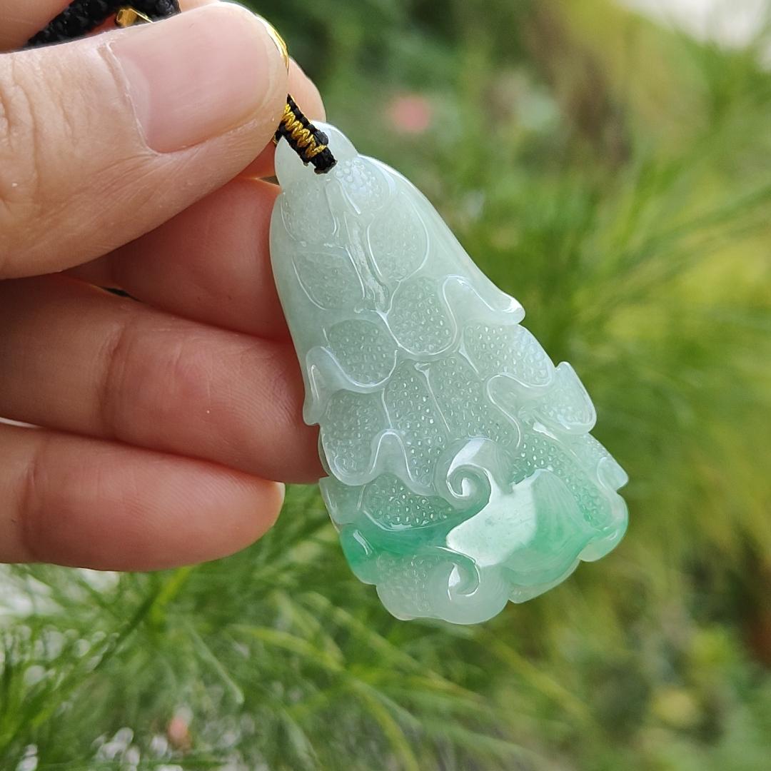 Premium quality White with green patches Ruyi Cabbage Natural Type A Jadeite Pendant with NGI Gemstone report weight 124.96 grams, 49.88 * 27.31 * 15.96 mm , Translucent fine grain crystal aggregate (pendant134) Yi Pin Qian