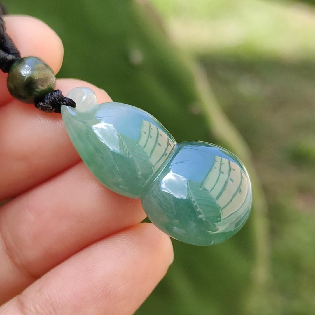 Green Natural Type A Jadeite Jade Pendant Necklace crafted as Gourd with certificate weigh 4.75 grams, measurement 29.3 * 14.3 * 6.3 mm (pendant179) Yi Pin Qian