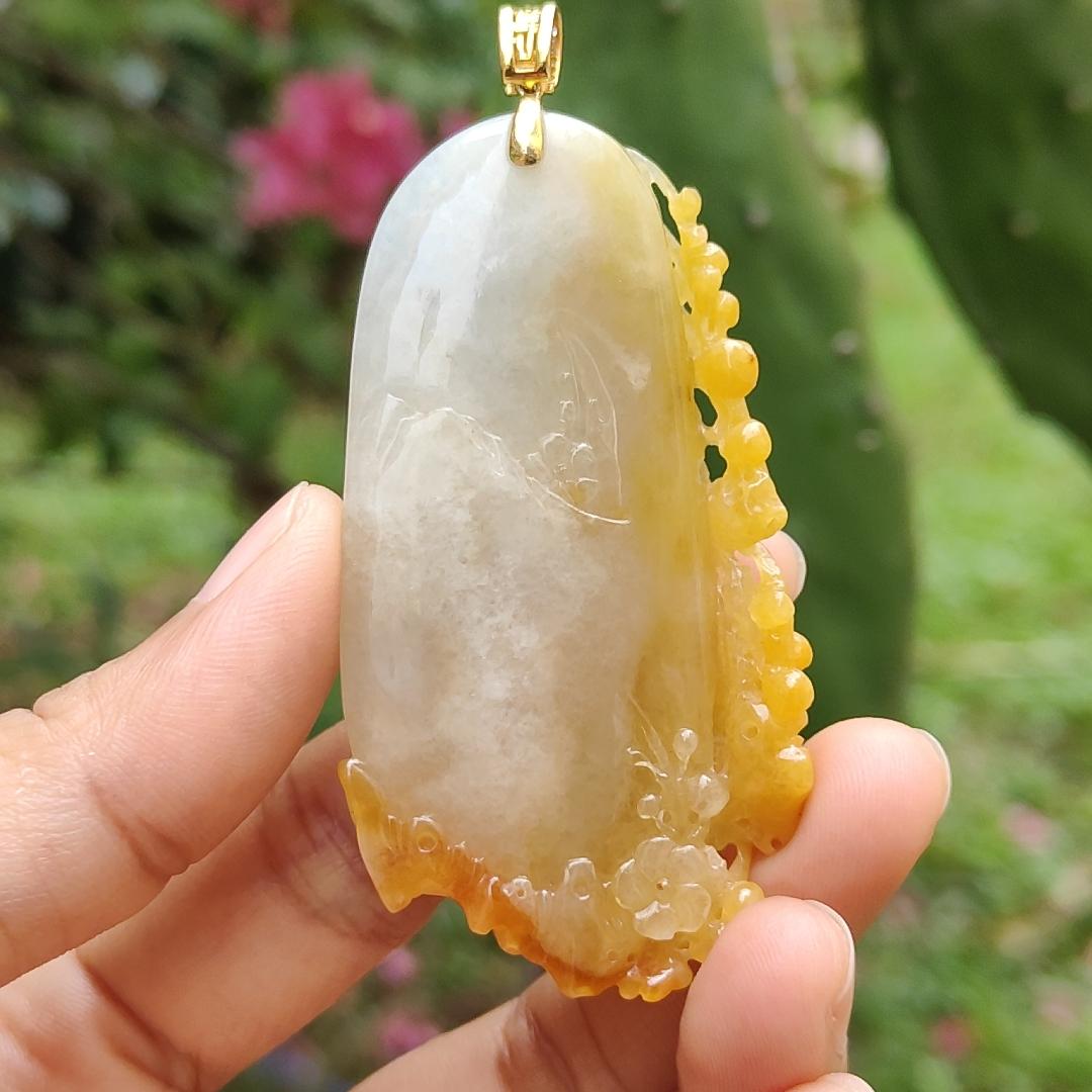Very Rare Orange Yellow Natural Type A Jadeite Jade crafted with Deer added with 18k Gold Clasp as Pendant, certificate weighs 33.26 grams, measurement 64.8 * 35.2 * 8.5 mm (18kp48) Yi Pin Qian