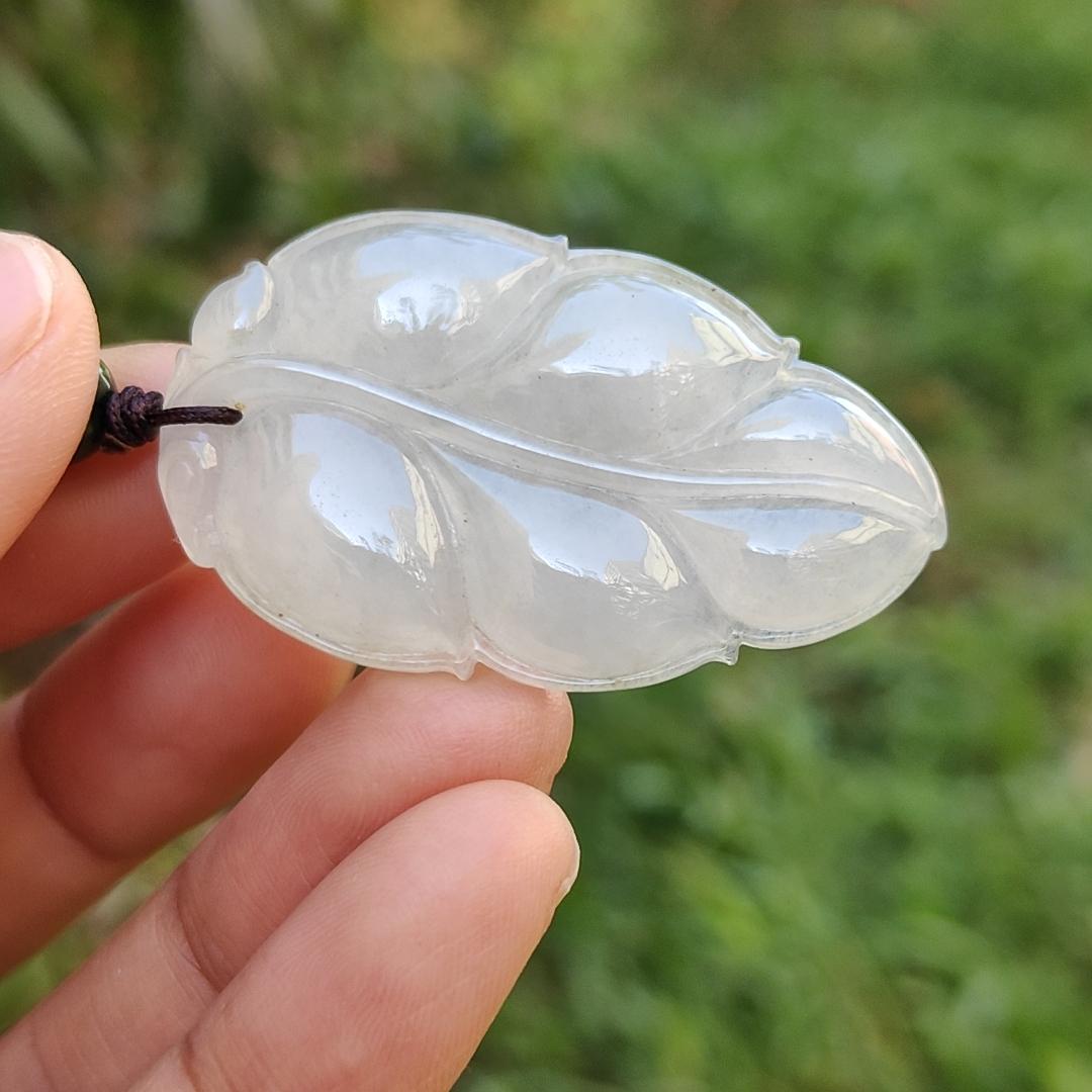 An Old Collection Not To be Missed! Semi Icy Natural Type A Jadeite Jade Pendant Necklace crafted as Leaf with certificate included weigh 10.85 grams, 43.3 * 26.1 * 5.9 mm (pendant172) Yi Pin Qian
