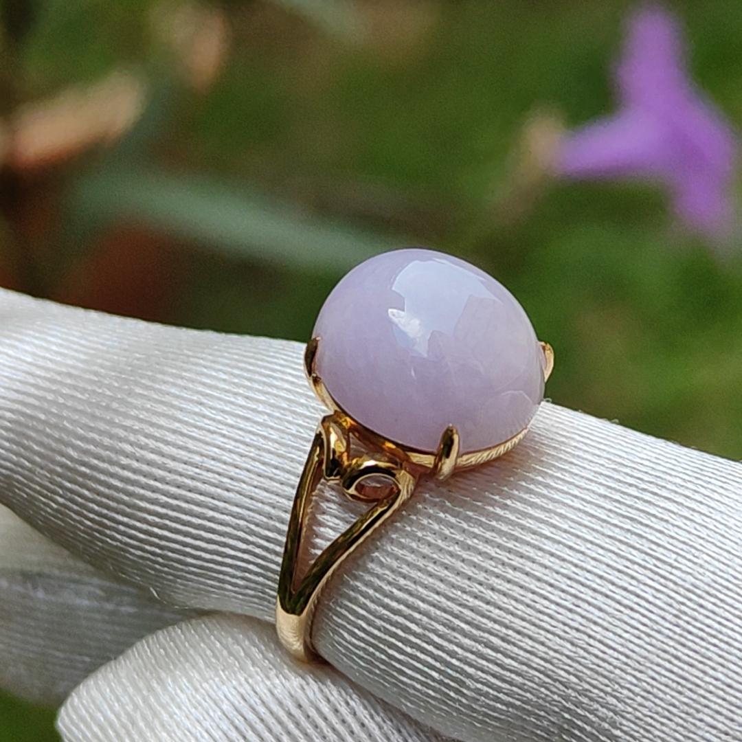 Luxury Fine Lavender Natural Type A Jadeite Jade Cabochon 11.6 * 10 * 5.8 mm, Set on 18k Gold as Ring with certificate weigh 3.24 grams, finger size 16.8 mm, A Lavender that withstand any lights (18kring14) Yi Pin Qian