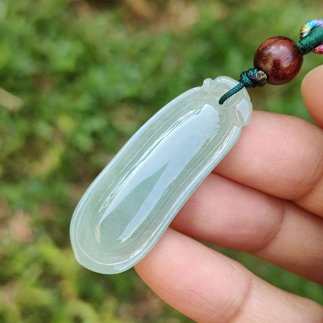 Light Green Natural Type A Jadeite Pendant Necklace crafted as Fuku Melon with certificate weigh 7.07 grams, 40.3 * 14.5 * 6.9 mm (pendant135) Yi Pin Qian